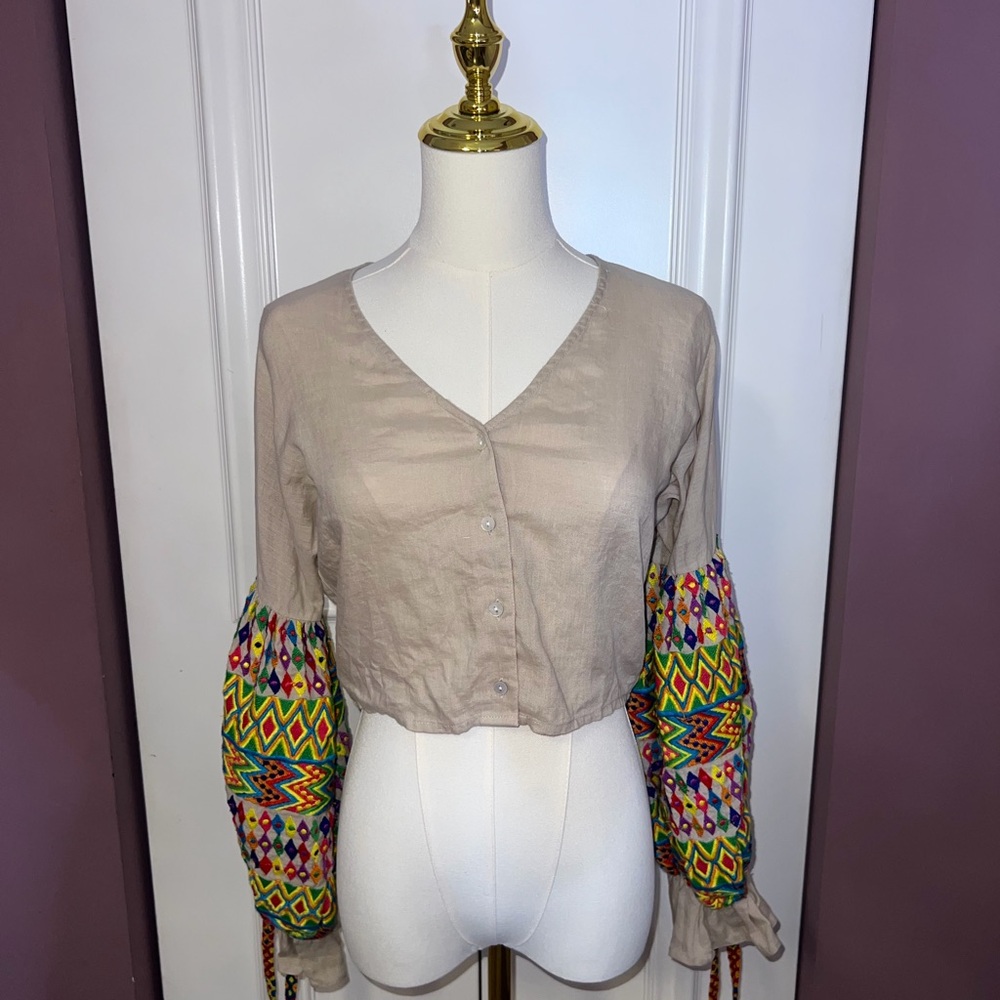 Chic Beige V-Neck Blouse with Vibrant Sleeves